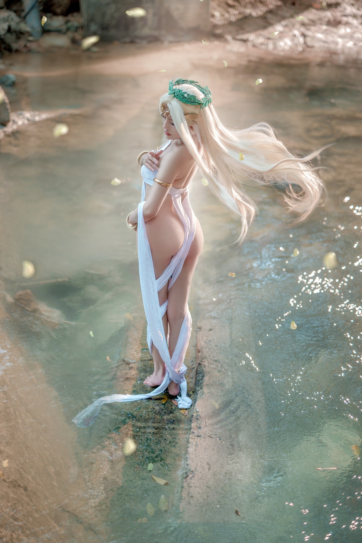 Cosplay 一笑芳香沁 黑兽白精灵