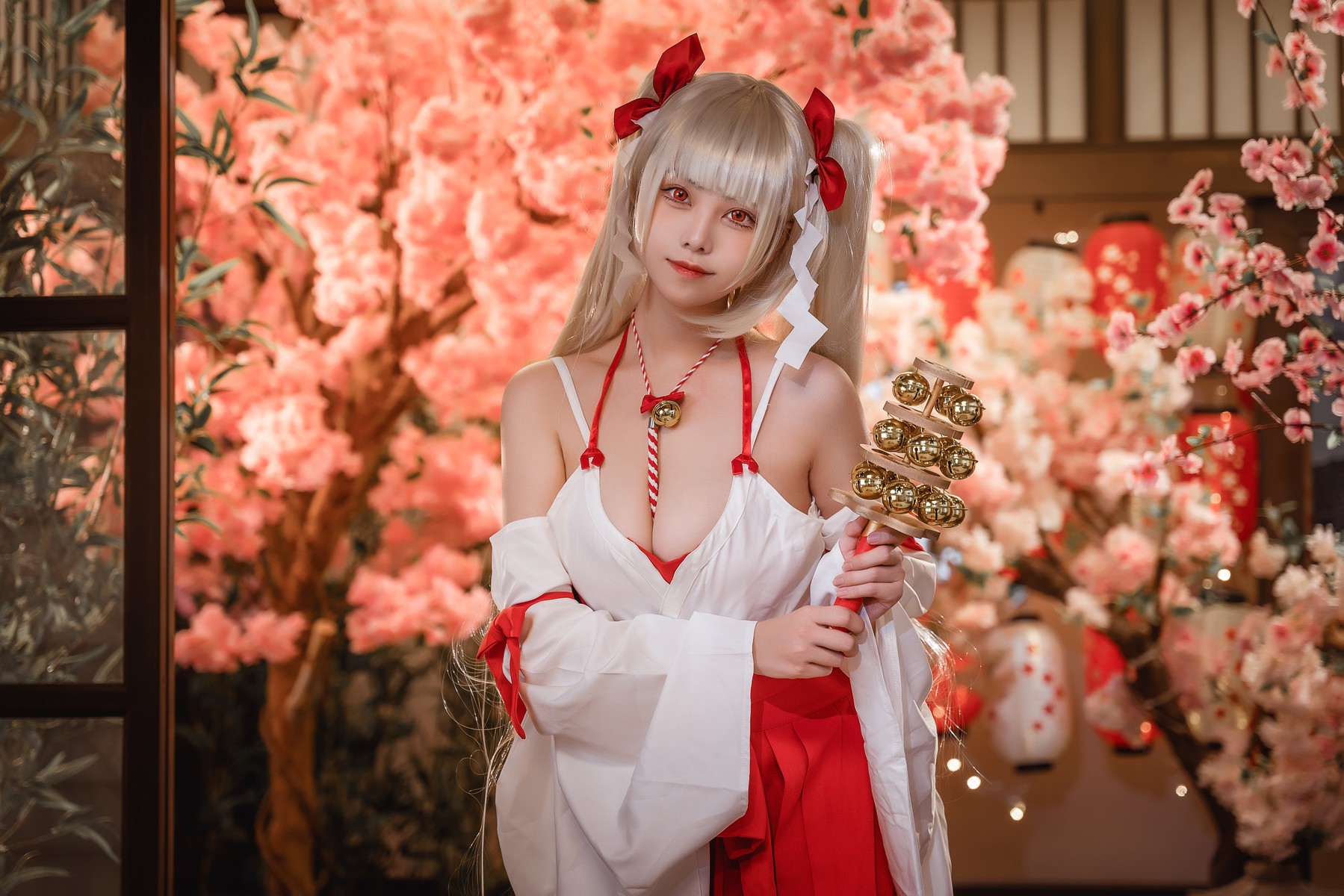 蜜汁猫裘 Cosplay 可畏巫女